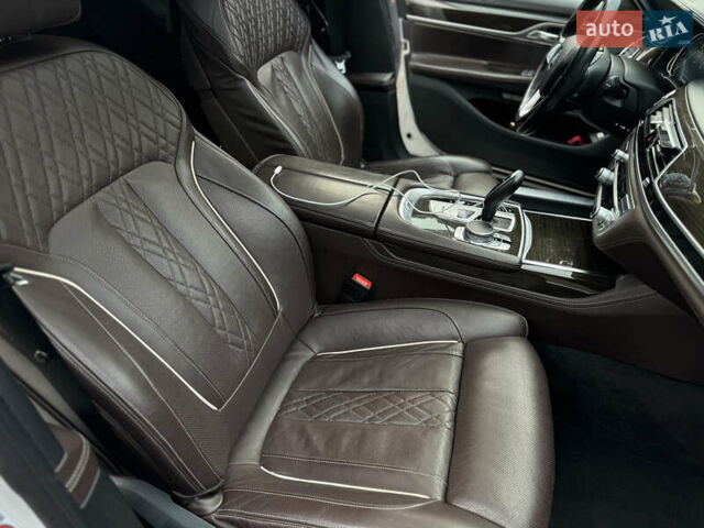 Белый БМВ 7 Серия, объемом двигателя 2.99 л и пробегом 124 тыс. км за 45000 $, фото 36 на Automoto.ua