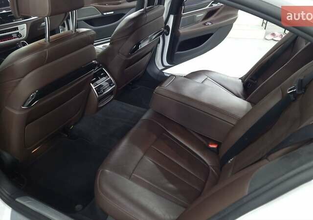 Белый БМВ 7 Серия, объемом двигателя 2.98 л и пробегом 156 тыс. км за 23500 $, фото 9 на Automoto.ua