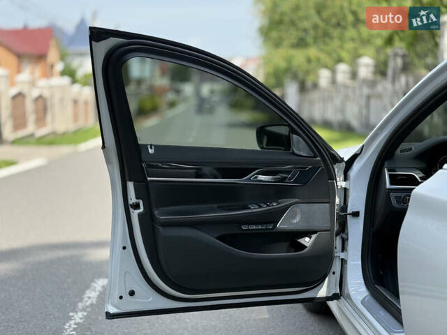 Белый БМВ 7 Серия, объемом двигателя 4.4 л и пробегом 110 тыс. км за 35500 $, фото 13 на Automoto.ua