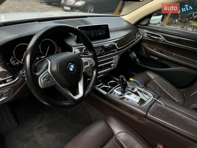 Белый БМВ 7 Серия, объемом двигателя 2.99 л и пробегом 124 тыс. км за 45000 $, фото 5 на Automoto.ua