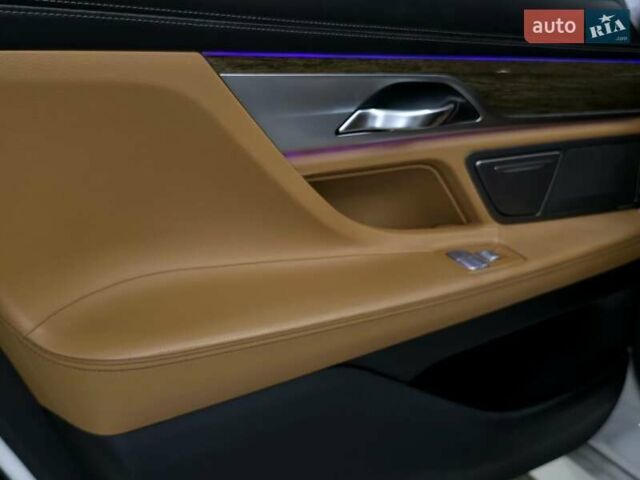 Белый БМВ 7 Серия, объемом двигателя 3 л и пробегом 161 тыс. км за 29979 $, фото 26 на Automoto.ua