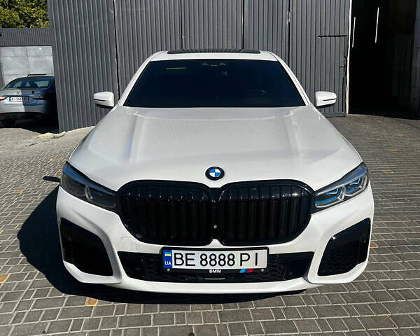 Белый БМВ 7 Серия, объемом двигателя 4.39 л и пробегом 67 тыс. км за 42500 $, фото 2 на Automoto.ua