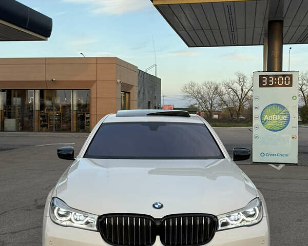 Белый БМВ 7 Серия, объемом двигателя 4.4 л и пробегом 126 тыс. км за 27777 $, фото 6 на Automoto.ua