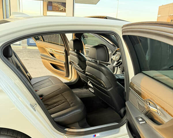 Белый БМВ 7 Серия, объемом двигателя 4.4 л и пробегом 126 тыс. км за 27777 $, фото 28 на Automoto.ua