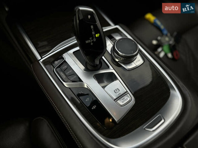 Белый БМВ 7 Серия, объемом двигателя 2.99 л и пробегом 124 тыс. км за 45000 $, фото 11 на Automoto.ua