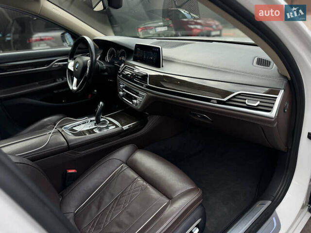 Белый БМВ 7 Серия, объемом двигателя 2.99 л и пробегом 124 тыс. км за 45000 $, фото 37 на Automoto.ua