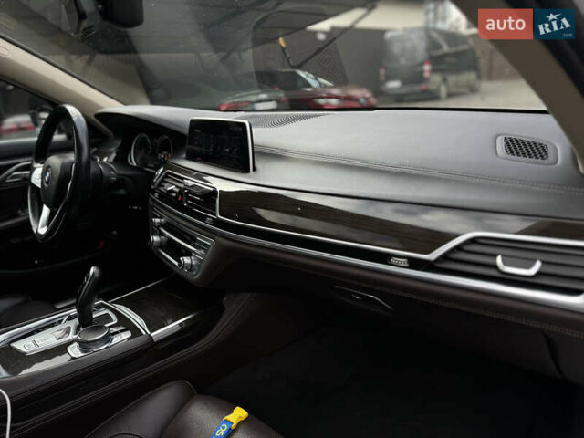 Белый БМВ 7 Серия, объемом двигателя 2.99 л и пробегом 124 тыс. км за 45000 $, фото 13 на Automoto.ua