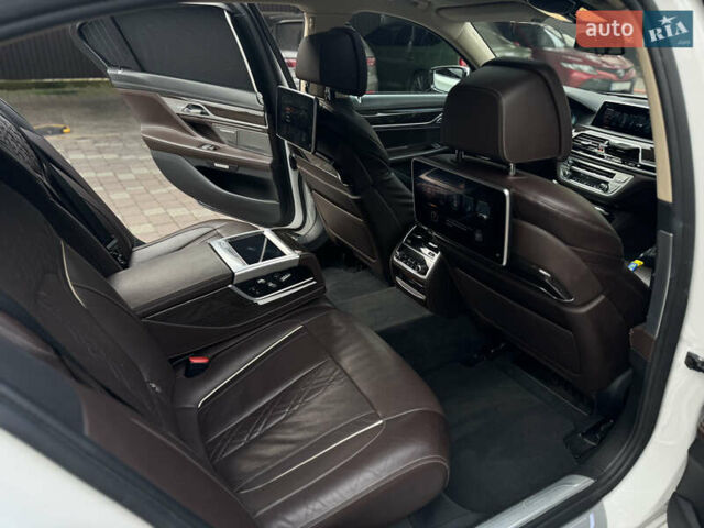 Белый БМВ 7 Серия, объемом двигателя 2.99 л и пробегом 124 тыс. км за 45000 $, фото 27 на Automoto.ua