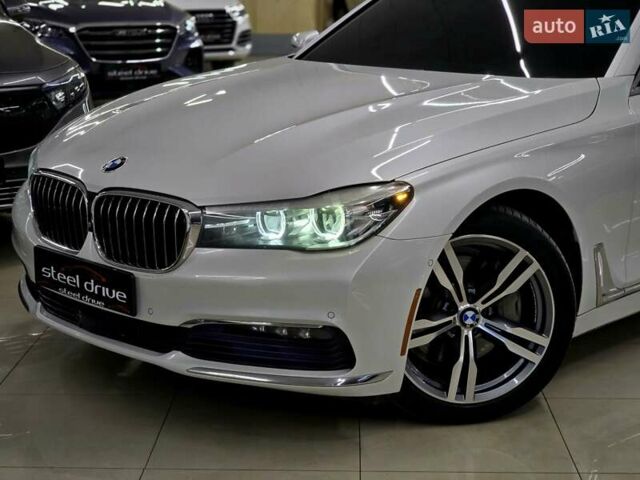 Белый БМВ 7 Серия, объемом двигателя 3 л и пробегом 161 тыс. км за 29979 $, фото 1 на Automoto.ua