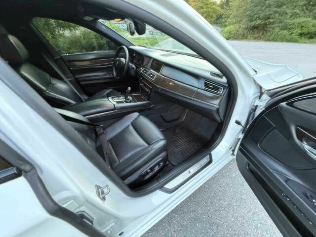 Белый БМВ 7 Серия, объемом двигателя 4.4 л и пробегом 70 тыс. км за 6800 $, фото 7 на Automoto.ua