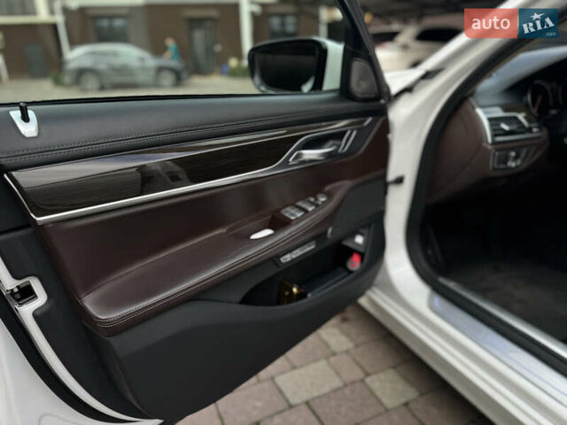 Белый БМВ 7 Серия, объемом двигателя 2.99 л и пробегом 124 тыс. км за 45000 $, фото 29 на Automoto.ua