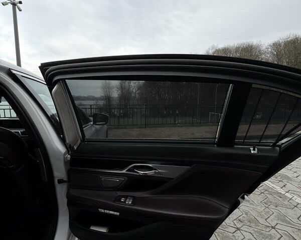 Белый БМВ 7 Серия, объемом двигателя 2.99 л и пробегом 176 тыс. км за 40000 $, фото 12 на Automoto.ua