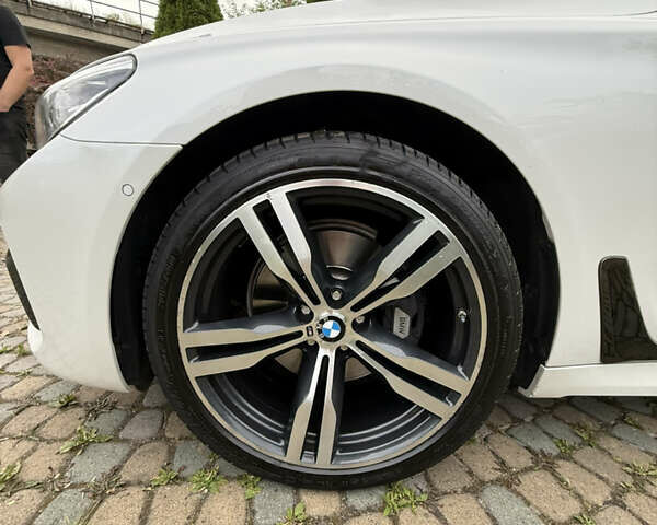 Белый БМВ 7 Серия, объемом двигателя 2.99 л и пробегом 200 тыс. км за 37000 $, фото 14 на Automoto.ua