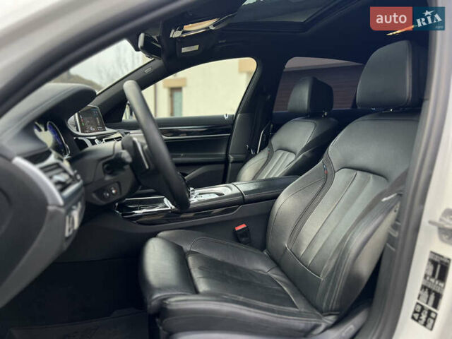 Белый БМВ 7 Серия, объемом двигателя 2.99 л и пробегом 200 тыс. км за 35000 $, фото 36 на Automoto.ua