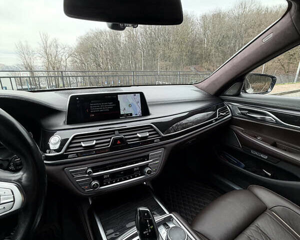 Белый БМВ 7 Серия, объемом двигателя 2.99 л и пробегом 176 тыс. км за 40000 $, фото 14 на Automoto.ua