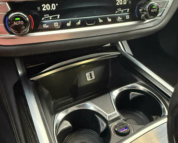 Белый БМВ 7 Серия, объемом двигателя 2.99 л и пробегом 200 тыс. км за 37000 $, фото 48 на Automoto.ua