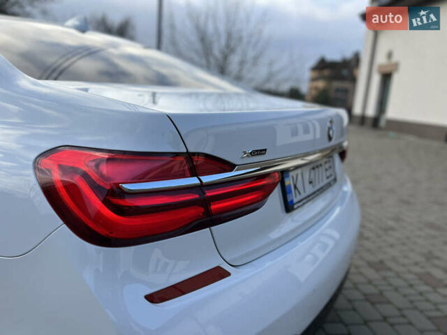 Белый БМВ 7 Серия, объемом двигателя 2.99 л и пробегом 200 тыс. км за 35000 $, фото 9 на Automoto.ua
