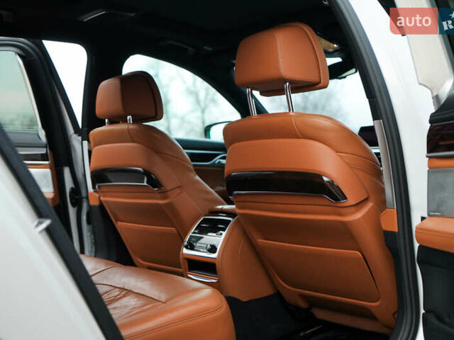 Белый БМВ 7 Серия, объемом двигателя 4.39 л и пробегом 165 тыс. км за 27000 $, фото 17 на Automoto.ua