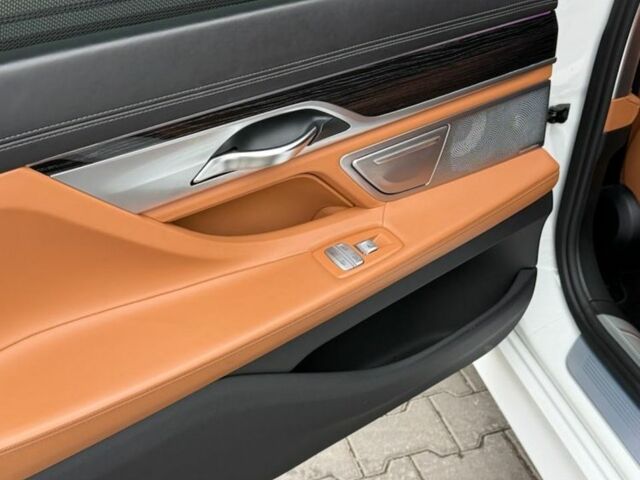 Белый БМВ 7 Серия, объемом двигателя 3 л и пробегом 122 тыс. км за 29500 $, фото 10 на Automoto.ua