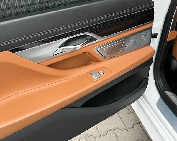 Белый БМВ 7 Серия, объемом двигателя 3 л и пробегом 122 тыс. км за 29500 $, фото 8 на Automoto.ua