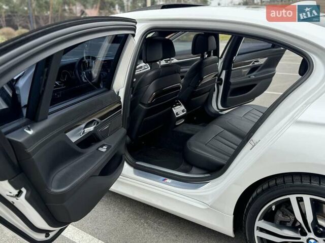 Белый БМВ 7 Серия, объемом двигателя 3 л и пробегом 78 тыс. км за 29700 $, фото 58 на Automoto.ua