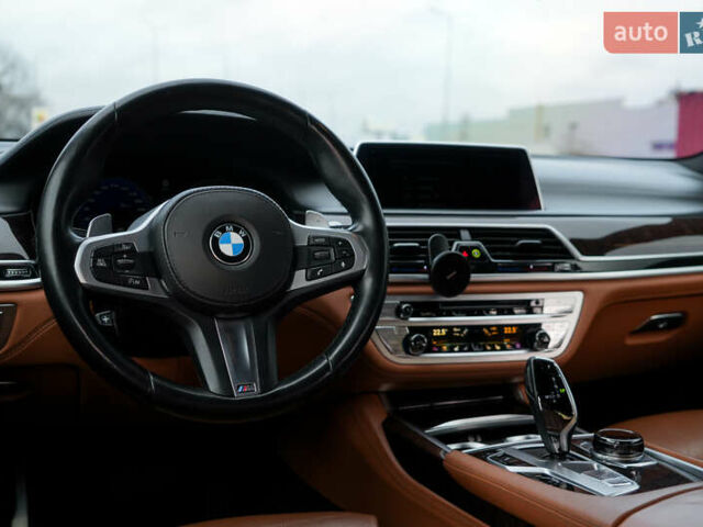 Белый БМВ 7 Серия, объемом двигателя 4.39 л и пробегом 165 тыс. км за 27000 $, фото 9 на Automoto.ua