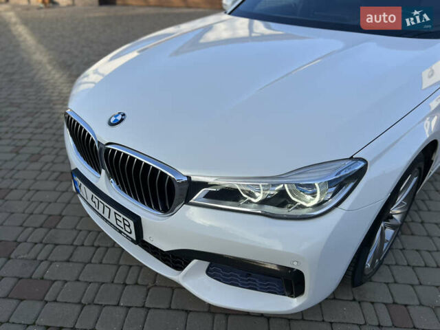 Белый БМВ 7 Серия, объемом двигателя 2.99 л и пробегом 200 тыс. км за 35000 $, фото 22 на Automoto.ua
