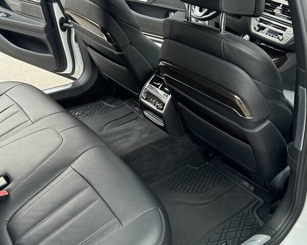 Белый БМВ 7 Серия, объемом двигателя 3 л и пробегом 78 тыс. км за 29700 $, фото 67 на Automoto.ua