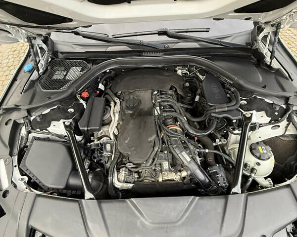 Белый БМВ 7 Серия, объемом двигателя 2.99 л и пробегом 200 тыс. км за 37000 $, фото 19 на Automoto.ua