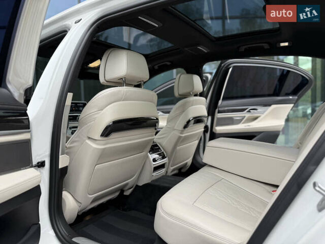 Белый БМВ 7 Серия, объемом двигателя 2.98 л и пробегом 125 тыс. км за 30999 $, фото 60 на Automoto.ua