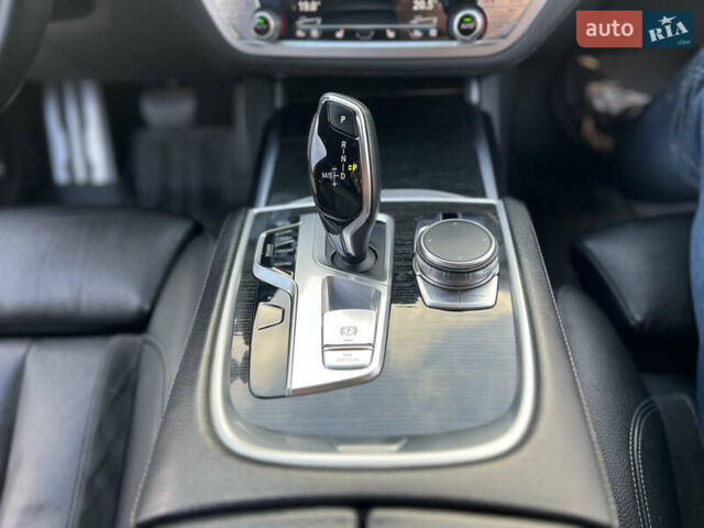 Белый БМВ 7 Серия, объемом двигателя 2.99 л и пробегом 200 тыс. км за 35000 $, фото 51 на Automoto.ua