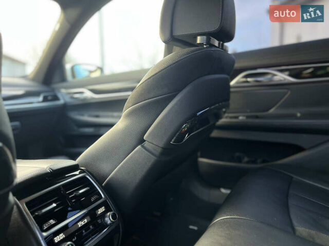 Белый БМВ 7 Серия, объемом двигателя 2.99 л и пробегом 200 тыс. км за 35000 $, фото 74 на Automoto.ua