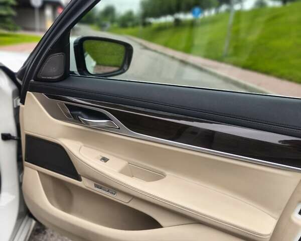 Белый БМВ 7 Серия, объемом двигателя 3 л и пробегом 130 тыс. км за 24800 $, фото 9 на Automoto.ua