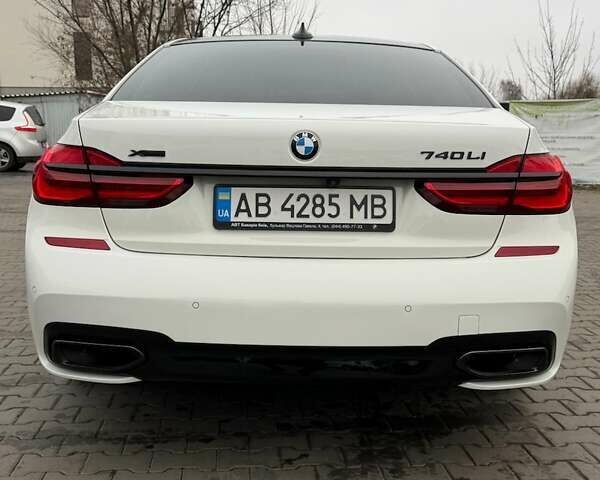 Белый БМВ 7 Серия, объемом двигателя 3 л и пробегом 122 тыс. км за 29500 $, фото 1 на Automoto.ua
