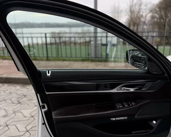 Белый БМВ 7 Серия, объемом двигателя 2.99 л и пробегом 176 тыс. км за 40000 $, фото 17 на Automoto.ua