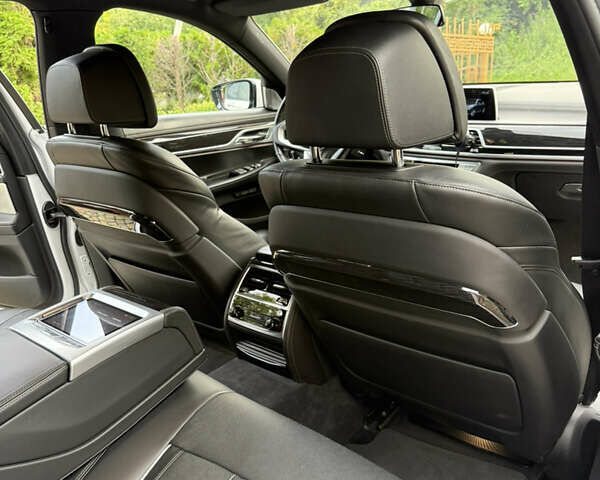 Белый БМВ 7 Серия, объемом двигателя 2.99 л и пробегом 200 тыс. км за 37000 $, фото 28 на Automoto.ua