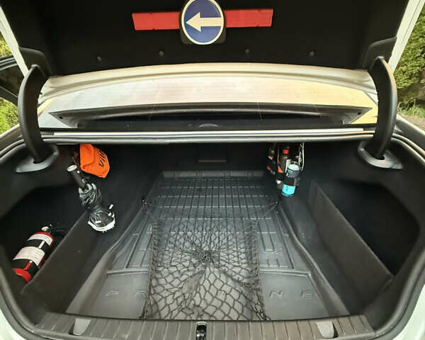 Белый БМВ 7 Серия, объемом двигателя 2.99 л и пробегом 200 тыс. км за 37000 $, фото 49 на Automoto.ua