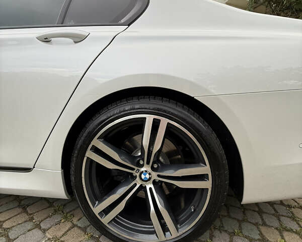 Белый БМВ 7 Серия, объемом двигателя 2.99 л и пробегом 200 тыс. км за 37000 $, фото 15 на Automoto.ua