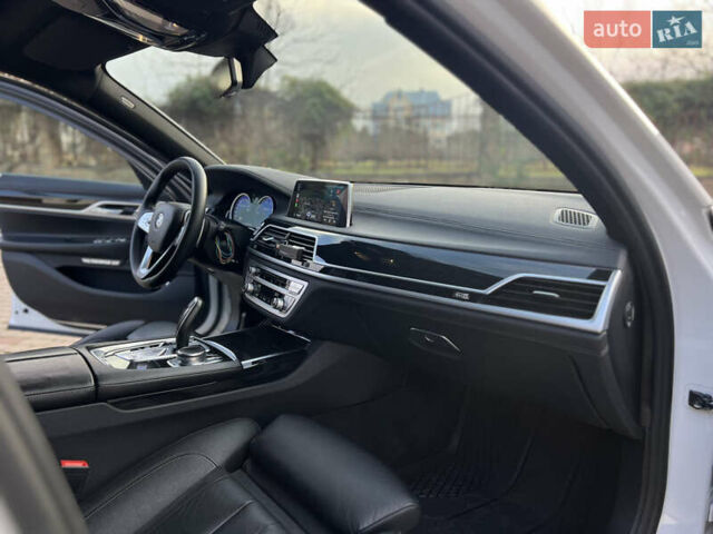 Белый БМВ 7 Серия, объемом двигателя 2.99 л и пробегом 200 тыс. км за 35000 $, фото 47 на Automoto.ua