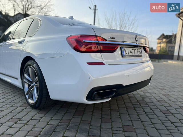 Белый БМВ 7 Серия, объемом двигателя 2.99 л и пробегом 200 тыс. км за 35000 $, фото 24 на Automoto.ua