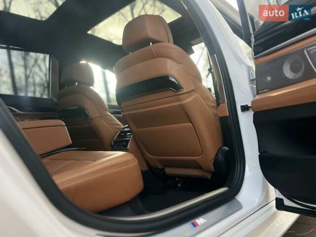 Белый БМВ 7 Серия, объемом двигателя 4.39 л и пробегом 134 тыс. км за 34844 $, фото 58 на Automoto.ua