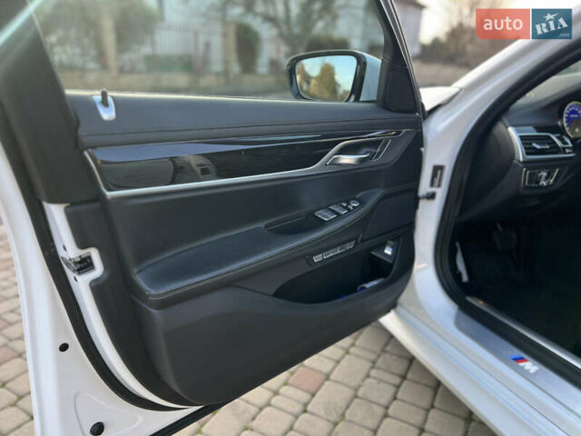 Белый БМВ 7 Серия, объемом двигателя 2.99 л и пробегом 200 тыс. км за 35000 $, фото 31 на Automoto.ua