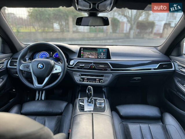 Белый БМВ 7 Серия, объемом двигателя 2.99 л и пробегом 200 тыс. км за 35000 $, фото 37 на Automoto.ua