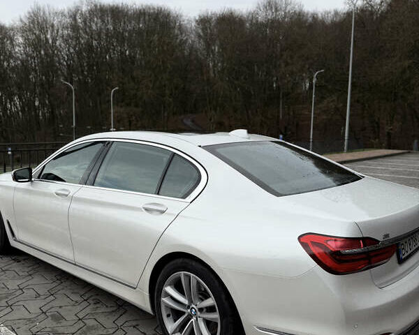 Белый БМВ 7 Серия, объемом двигателя 2.99 л и пробегом 176 тыс. км за 40000 $, фото 1 на Automoto.ua