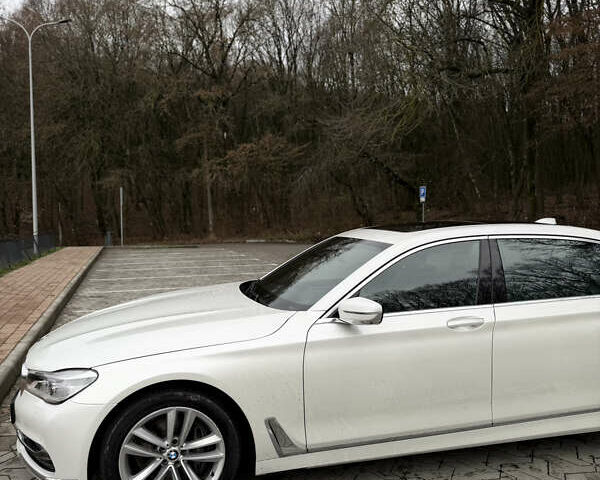 Белый БМВ 7 Серия, объемом двигателя 2.99 л и пробегом 176 тыс. км за 40000 $, фото 6 на Automoto.ua