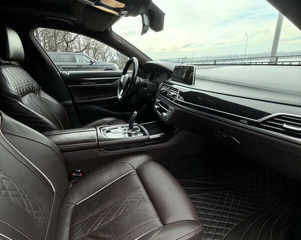 Белый БМВ 7 Серия, объемом двигателя 2.99 л и пробегом 176 тыс. км за 40000 $, фото 13 на Automoto.ua