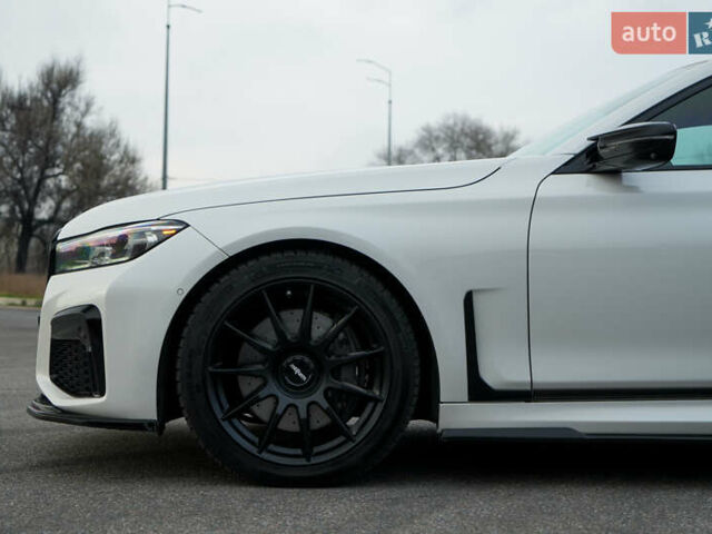 Белый БМВ 7 Серия, объемом двигателя 4.39 л и пробегом 165 тыс. км за 27000 $, фото 6 на Automoto.ua