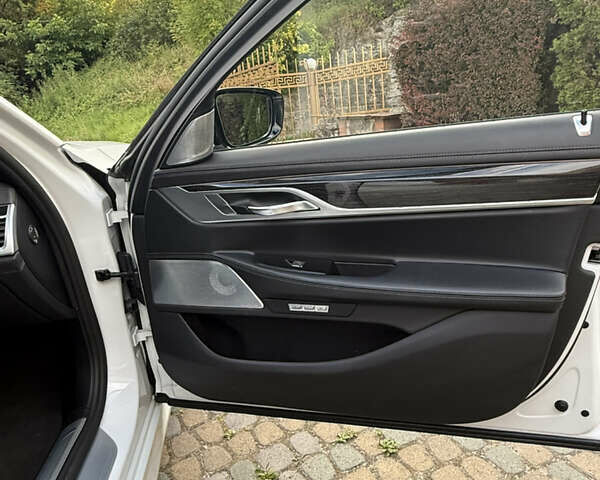 Белый БМВ 7 Серия, объемом двигателя 2.99 л и пробегом 200 тыс. км за 37000 $, фото 33 на Automoto.ua