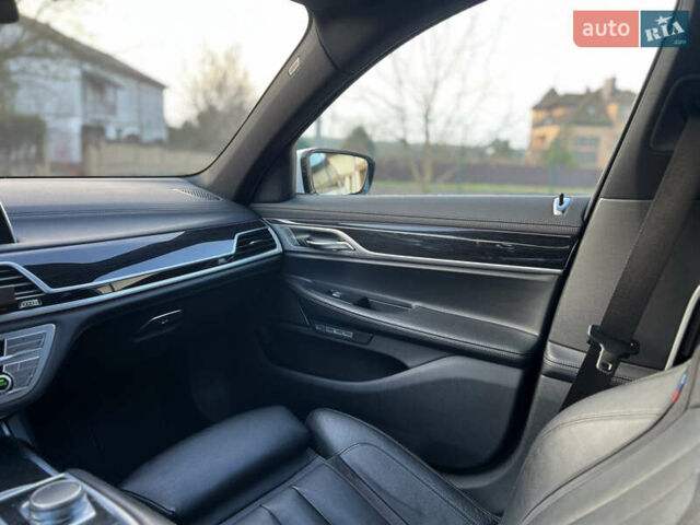 Белый БМВ 7 Серия, объемом двигателя 2.99 л и пробегом 200 тыс. км за 35000 $, фото 43 на Automoto.ua