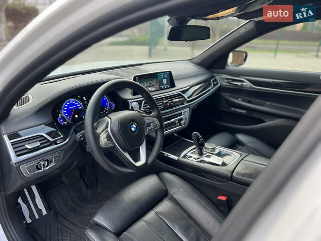 Белый БМВ 7 Серия, объемом двигателя 2.99 л и пробегом 200 тыс. км за 35000 $, фото 34 на Automoto.ua